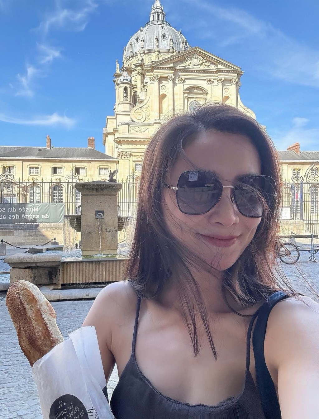 陳法拉分享帶子女應對歐洲熱浪的方法。