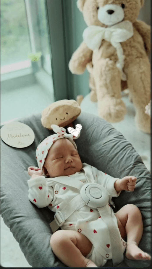 原來是黃長興的妹妹誕下女兒,令他榮升舅父。