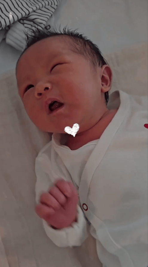 BB女樣子可愛,深受黃長興一家疼愛。