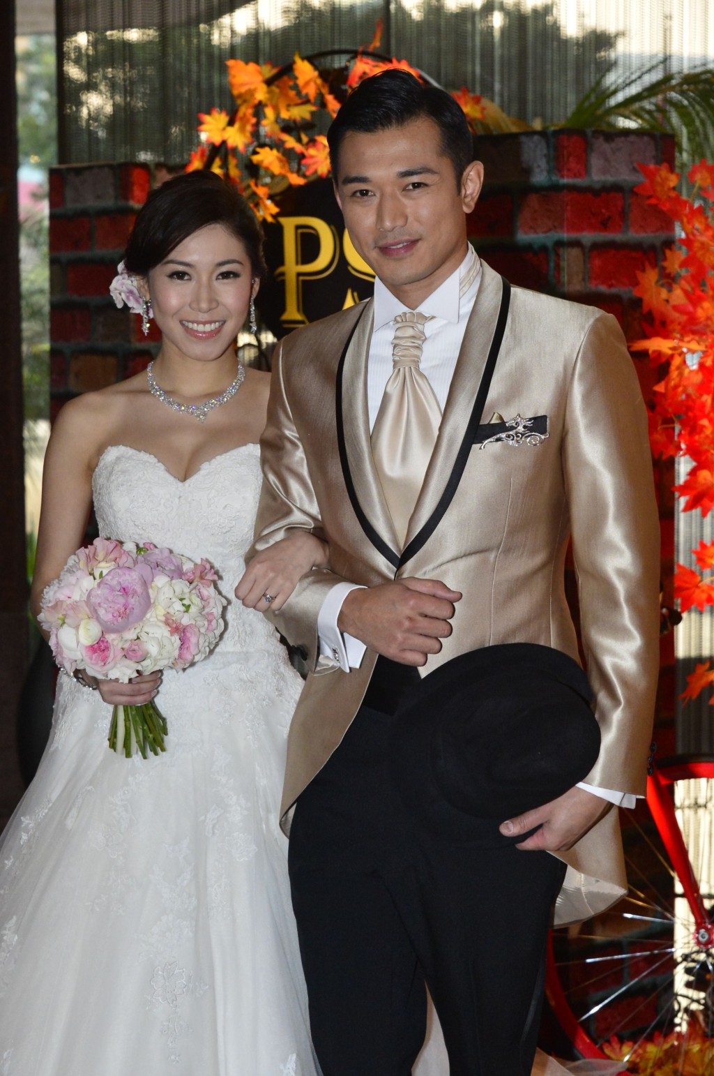 黃長興在2013年於香港補辦婚宴。
