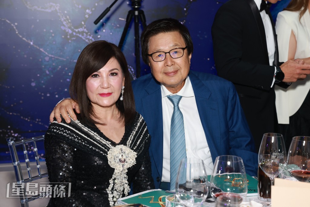 「玩具大王」蔡志明與太太蔡李惠莉以盛裝亮相。