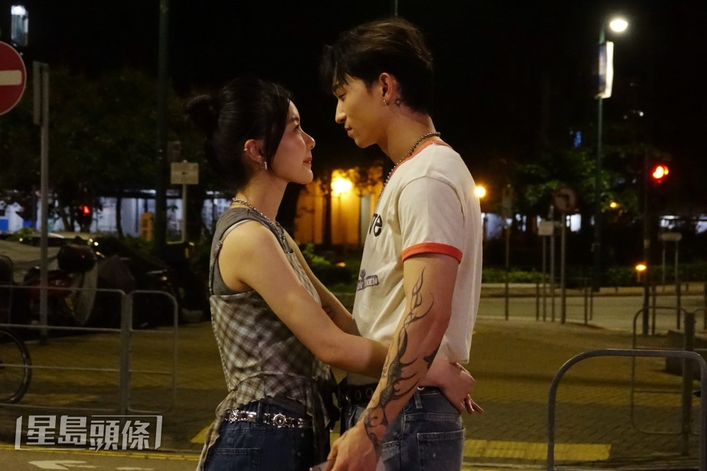 TELLER 感激在拍攝《溺愛》MV 時，獲林千渟帶領投入演繹。