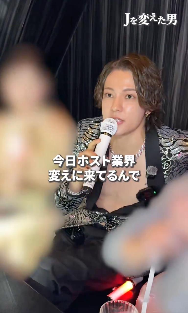 岡本在社交網絡上分享自己接待客人的片段。