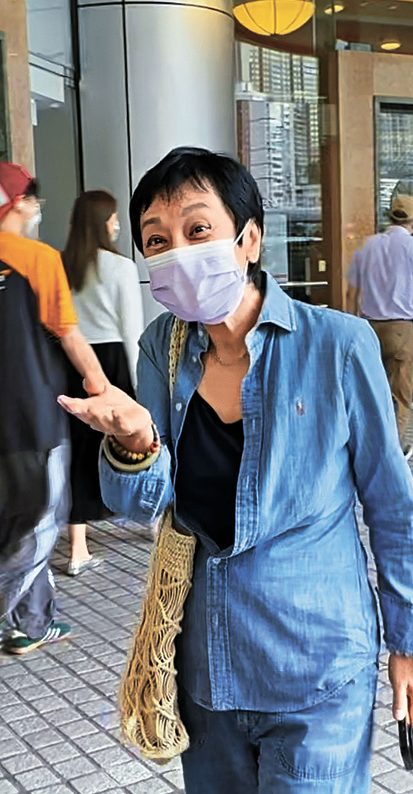張艾嘉昨日去醫院探望施南生，表示會將大家的關心告知她。