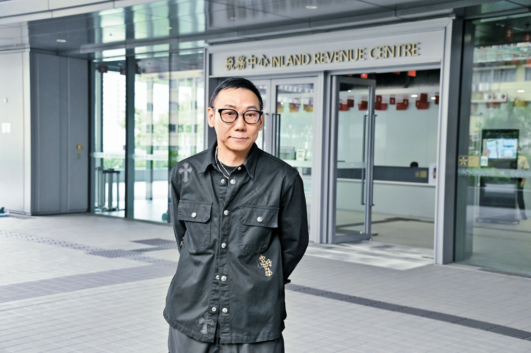 余毓興昨日到九龍稅務中心進行投訴。