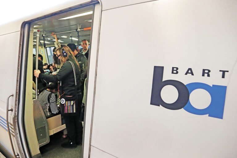 捷運（BART）紅線加長列車，改善高峰擁擠。美聯社資料圖