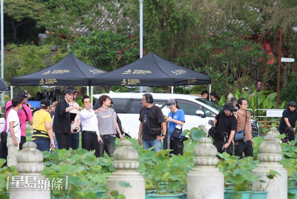 拍攝現場除了劇組,亦有在場圍觀的遊客。