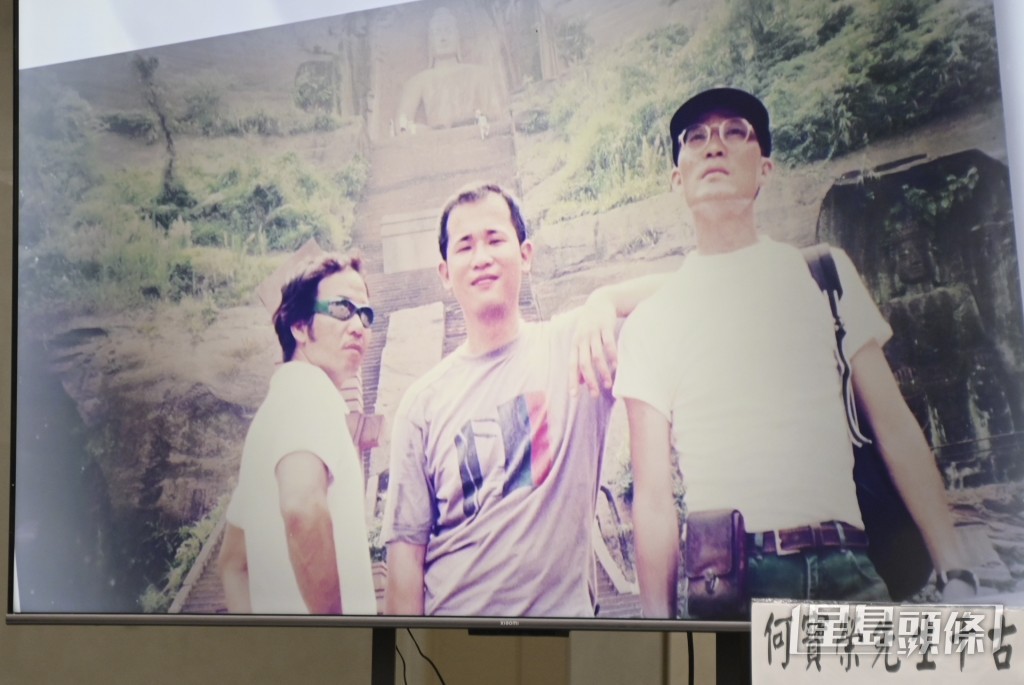 何寶榮年輕時的照片,記錄其人生不同階段。