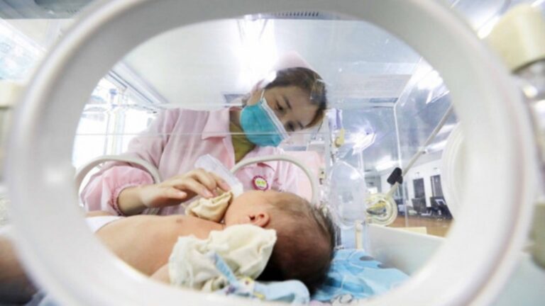 台灣人口連續30個月負增長 上半年新生兒數減少逾九千人
