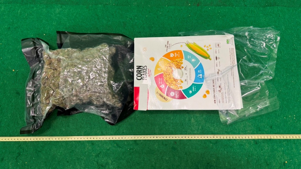 香港海關機場截查 粟米片盒藏180萬元大麻拘兩內地男