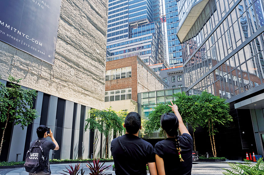 中城前輝瑞總部辦公室改建項目險塌,市樓宇局隨即介入調查。 Hiroko Masuike/紐約時報