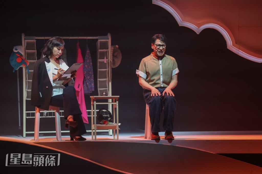 演出以一系列經典金曲,串連起一個跨越年代的愛情故事。