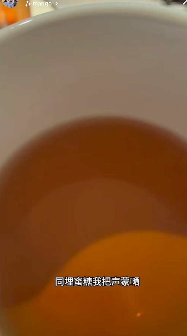 張柏芝當時聲音沙啞,需靠飲用陳皮薑茶來紓緩喉嚨不適。
