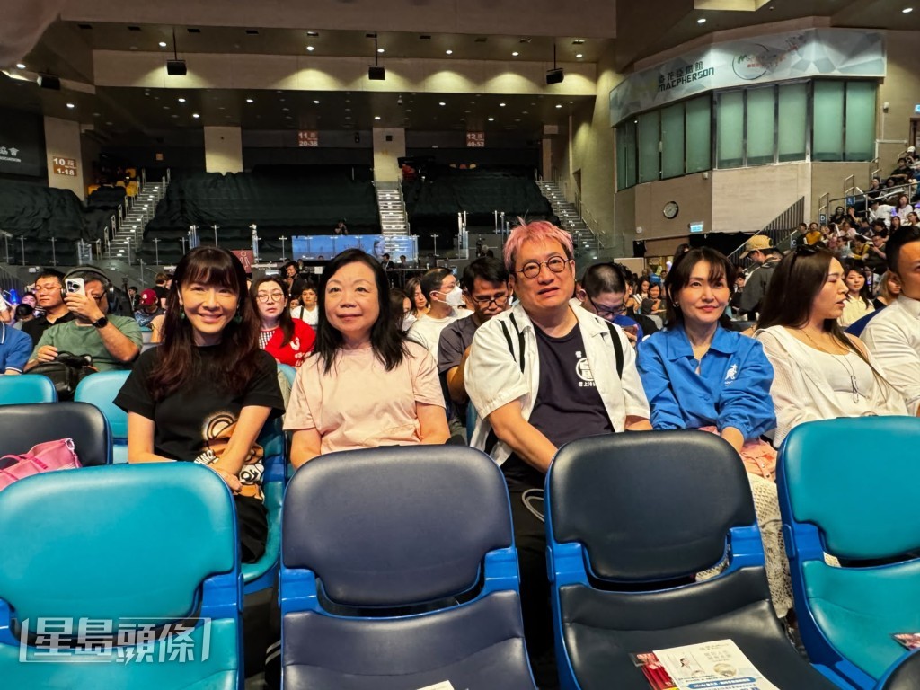 到場支持的嘉賓包括向海嵐、音樂人舒文與太太。