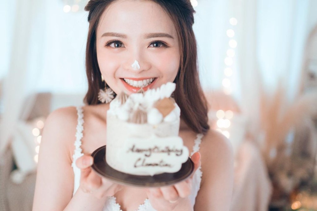 慶祝生日時的打扮充滿少女感覺。