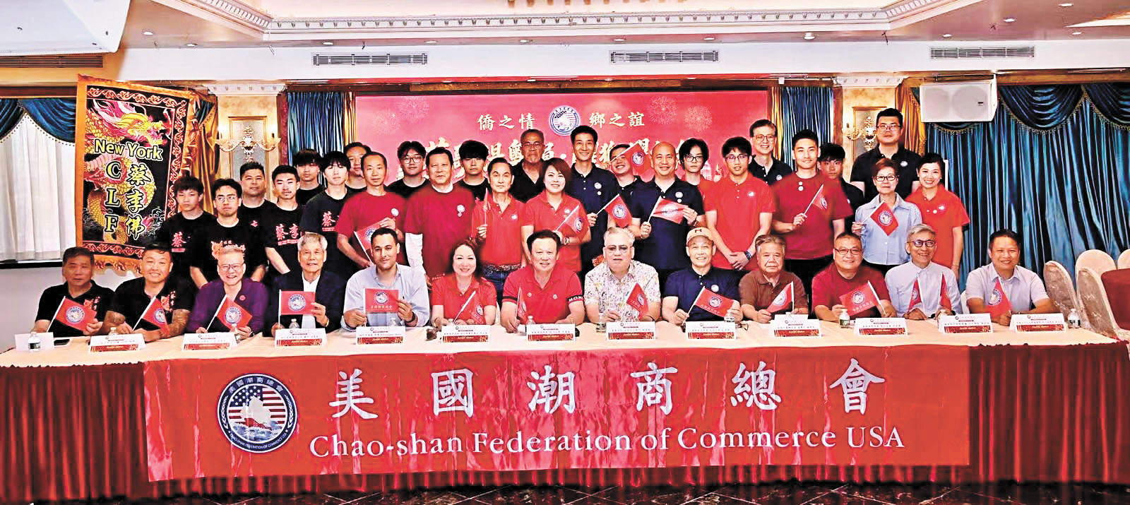 出席記者會的有關負責人及嘉賓合照。攝影蘇群娟