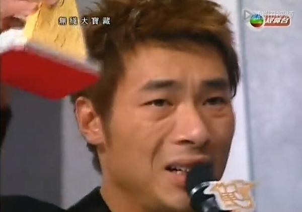 許志安於2001年奪得《勁歌金曲頒獎典禮》最受歡迎男歌星,並在台上發表「廚房愛的宣言」。
