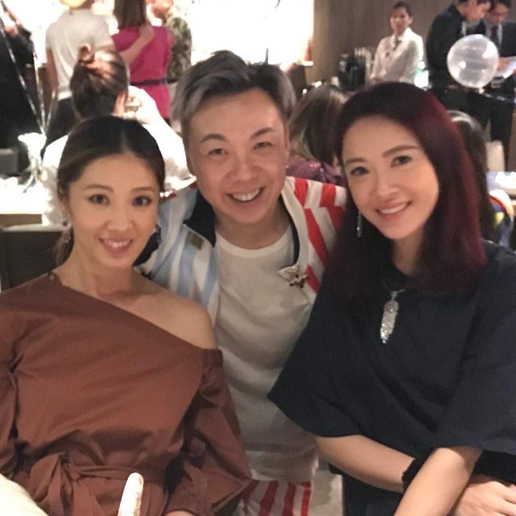 向海嵐因為同學翁嘉穗的關係而回流參加選美。