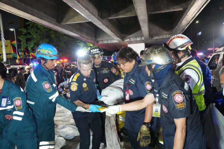 曼谷酒吧大火 至少 27人罹難