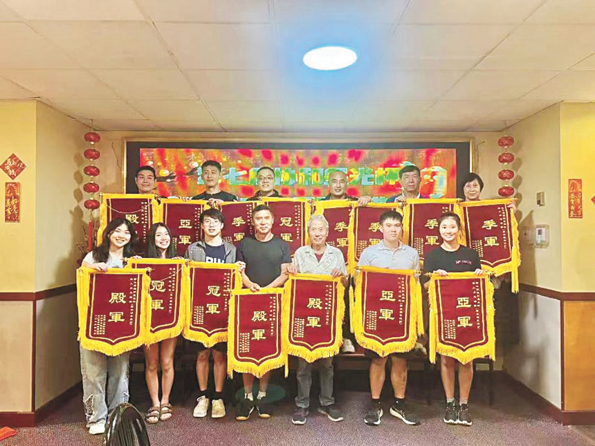 兩會創辦人之一周兆禧博士（右3）與全體獲勝選手留影。    梁敏育攝