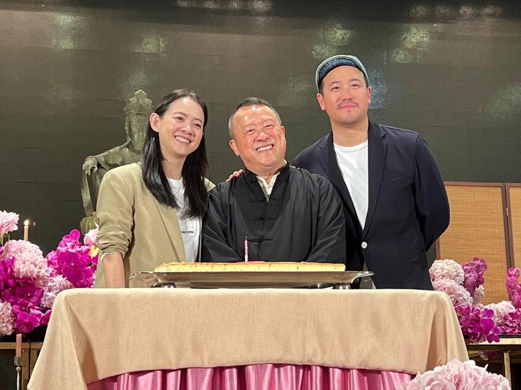曾志偉與女兒曾寶儀、兒子曾國祥均從事演藝工作。