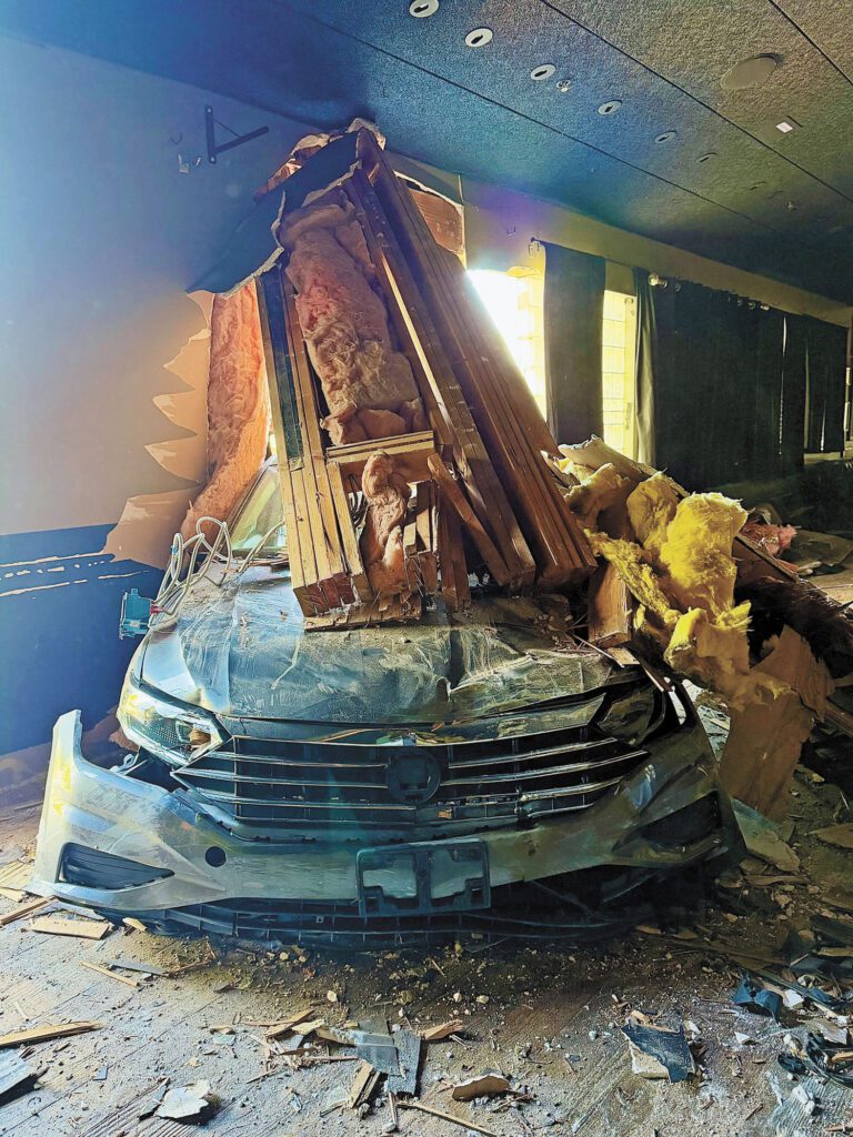 車禍發生後現場一片狼藉。諾瓦多警方