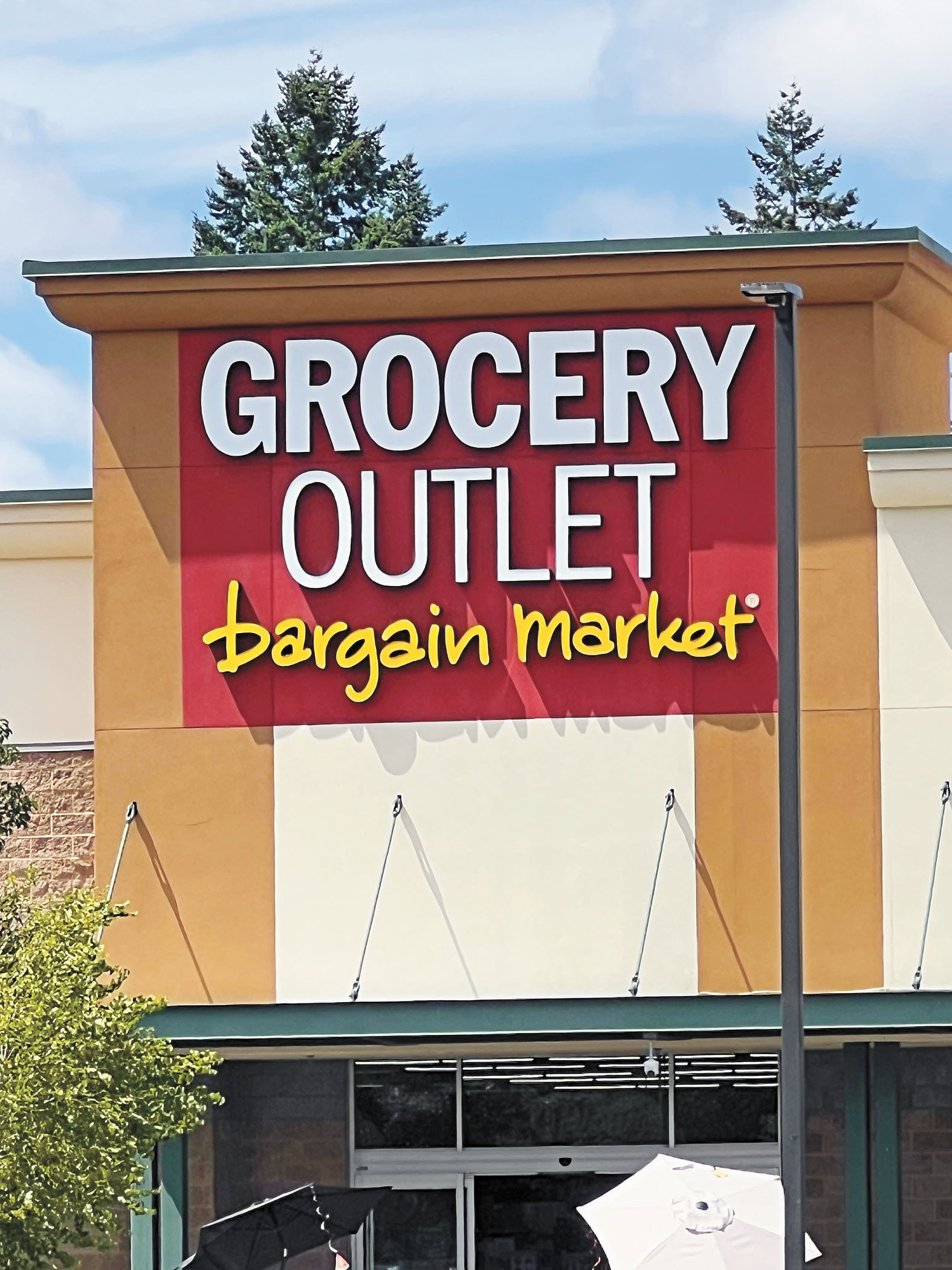 連鎖折扣超市Grocery Outlet。Brandon Woyshnis - stock.adobe.com
