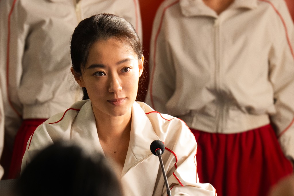 張小斐在片中飾演峨眉隊隊長雙雙。