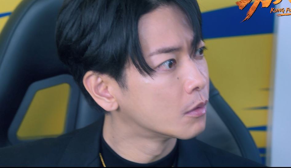 日本男星佐藤健飾演大河隊的教練。