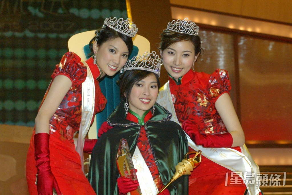 陳爽(右)於2007年華姐競選中獲得季軍。