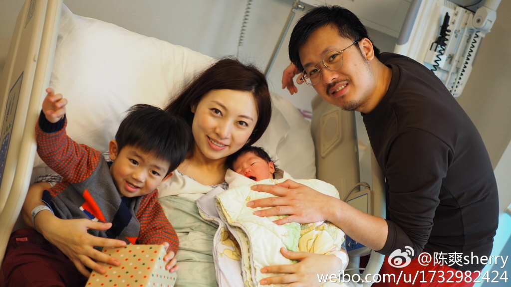 陳爽於2017年誕下女兒Ashley。