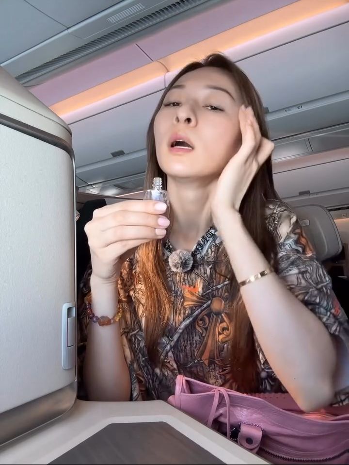 林鈺洧搽「阿婆香水」。