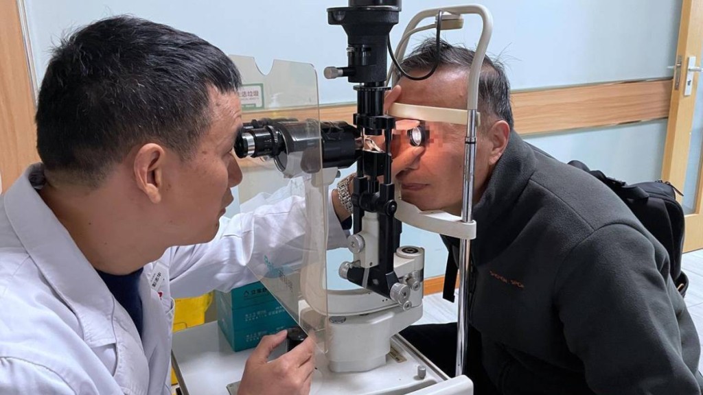 武漢男子迷信「眼眉跳」古法消災 大力拍打眼皮致視網膜脫落