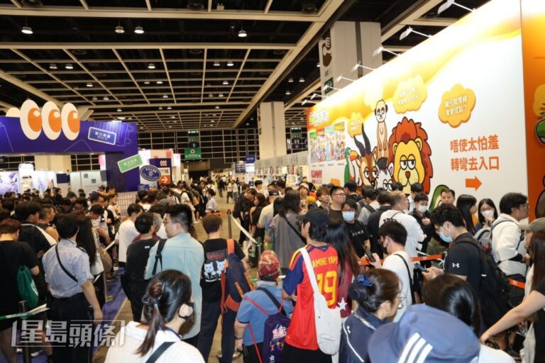 COLLAR「為食組」三成員書展簽書 即場提議隊友拍公路相集