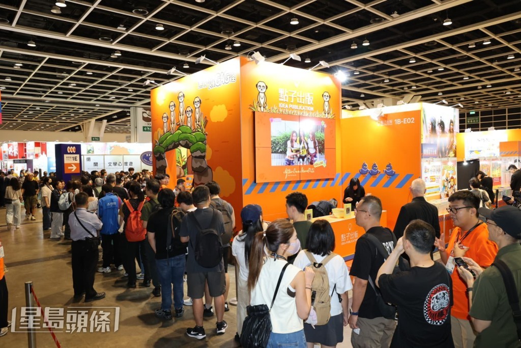 粉絲為見偶像,一早到場排隊等候。