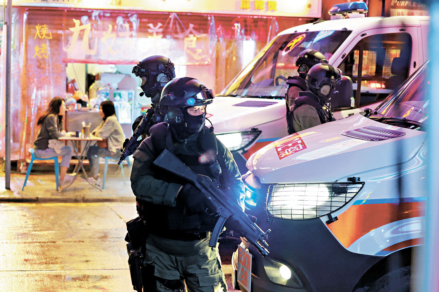 現場更出動道具警車。