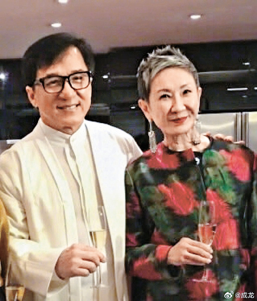 成龍尊稱施南生為「大阿姐」,直言電影江湖少了一位傳奇人物。