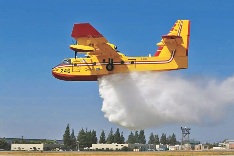 洛杉磯縣參事會批准續租兩架聞名全球的CL-415「超級滅火機」。美聯社