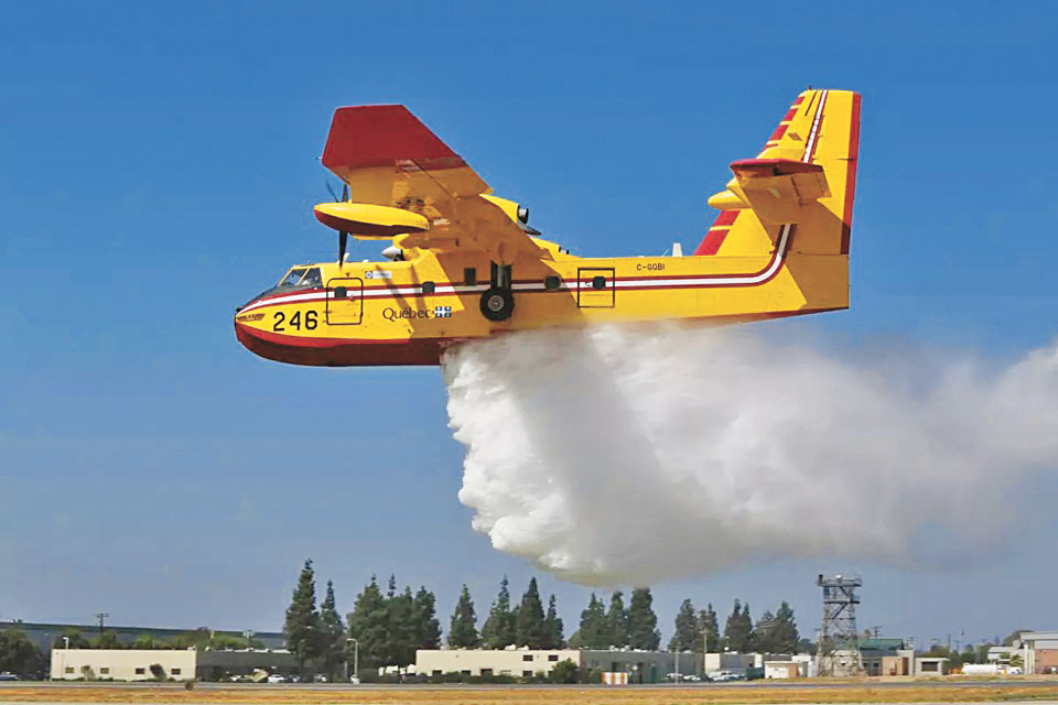 洛杉磯縣參事會批准續租兩架聞名全球的CL-415「超級滅火機」。美聯社