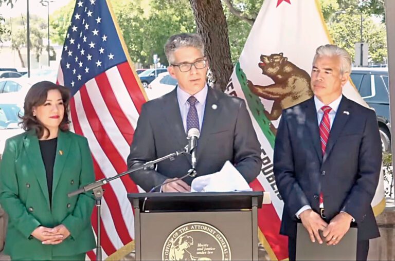 聖他克拉縣府律師洛普雷斯蒂（Tony LoPresti）6月10日宣布向聯邦法院提起訴訟，力圖阻止在吉爾雷附近一處土地興建移民拘留中心。州檢察長辦公室/灣區城市新聞社