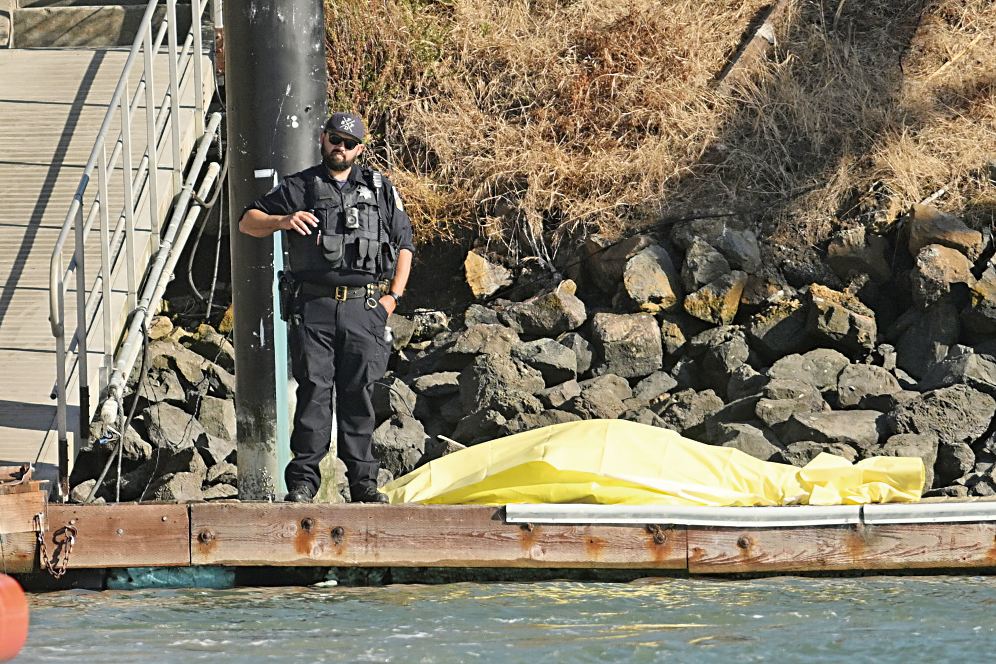 翻船意外中已知一人死亡。美聯社