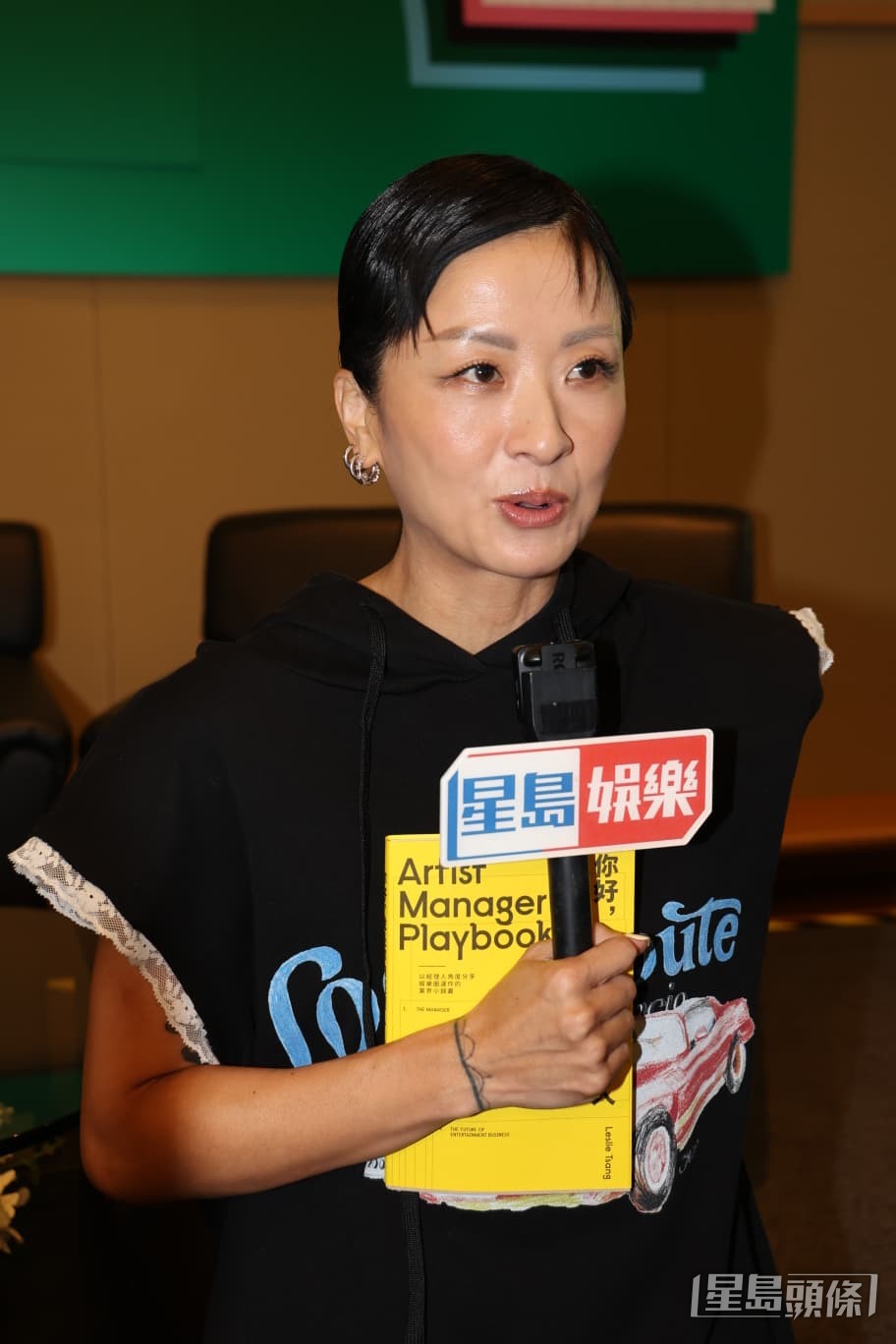 徐濠縈與經理人曾穎妍在台上分享合作點滴。