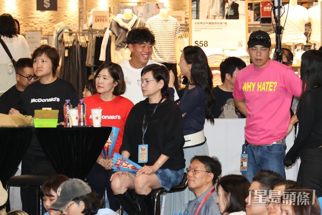 陳康堤與男友黃澤林公開展示恩爱。