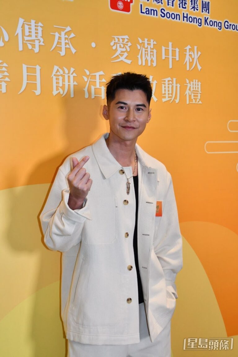 陳家樂為女兒入學首披西裝　自嘲英文需靠突擊練習