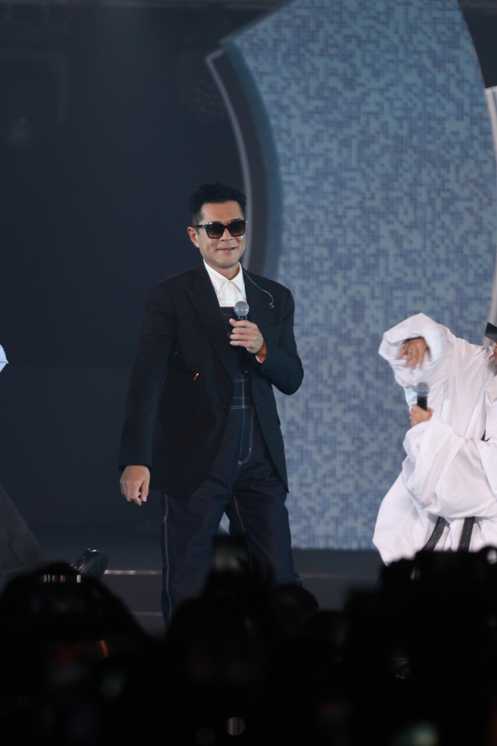 近年古天樂不時參與舞台演出獻唱。