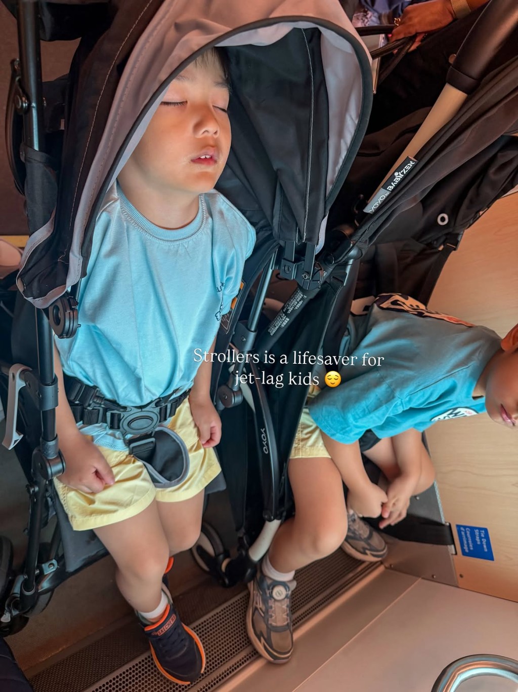 倪晨曦的兒子放電後累到睡著了。