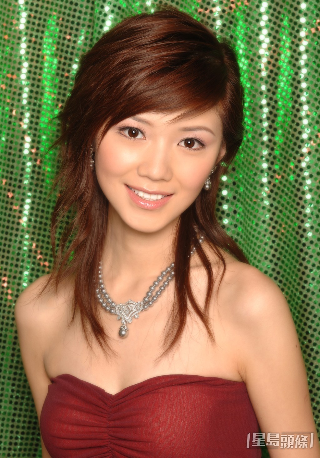 倪晨曦18歲時奪得2005年多倫多華裔小姐冠軍。