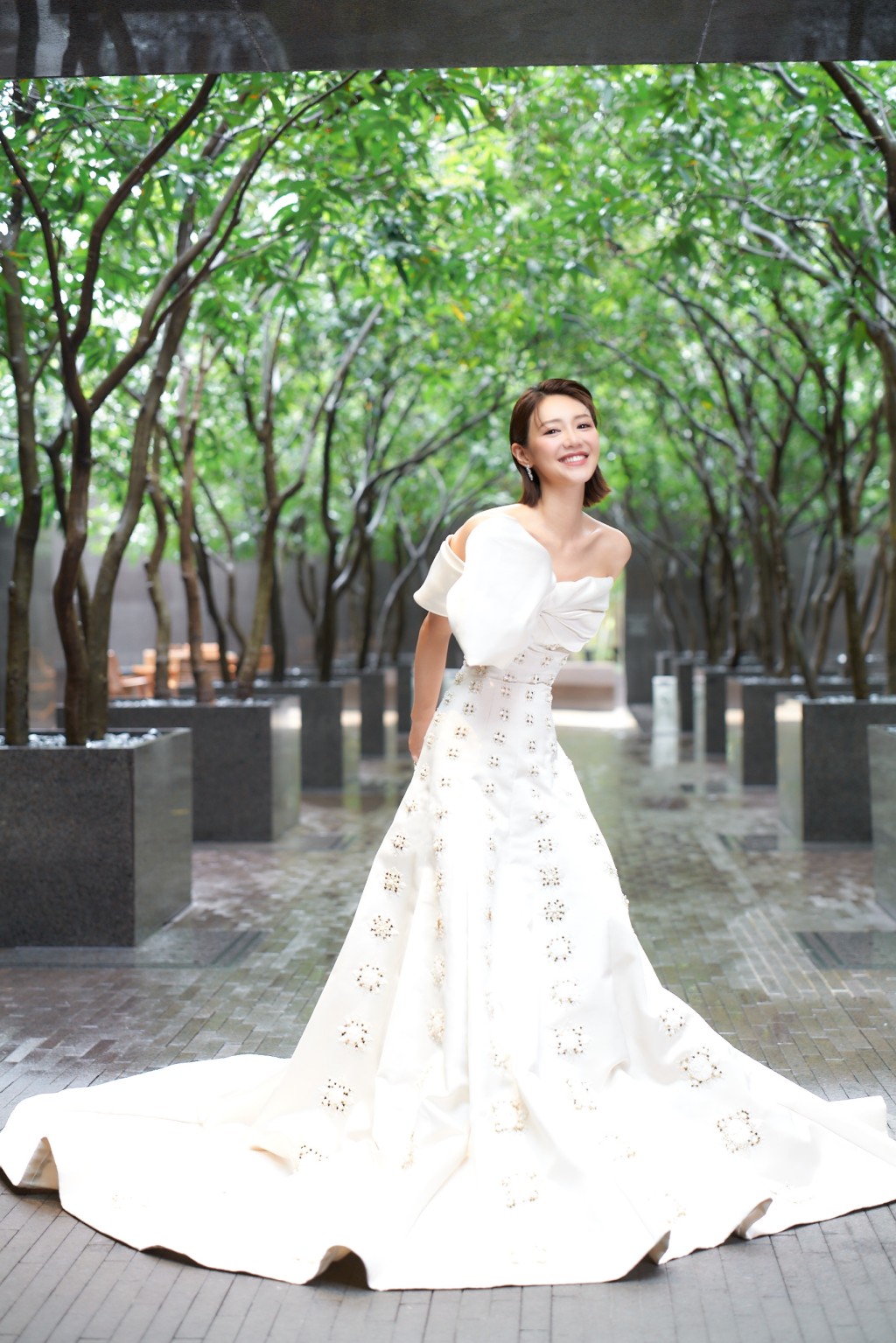倪晨曦於2018年獲金融才俊男友Vincent求婚。