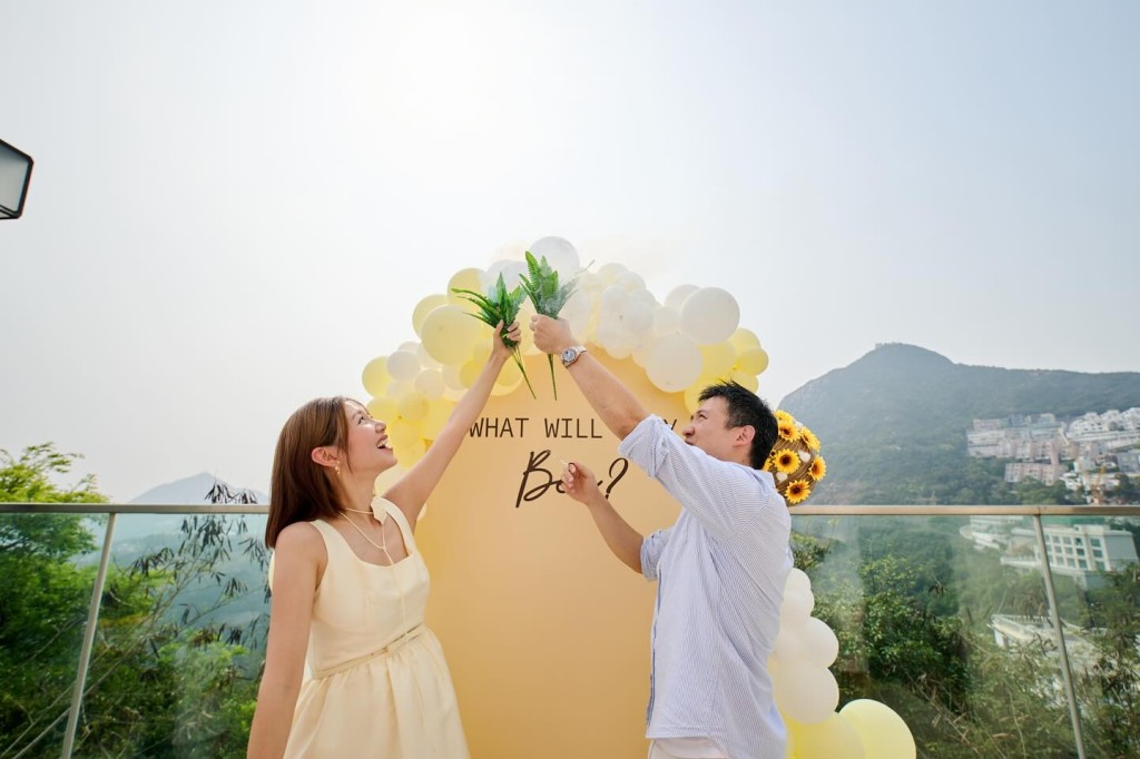 倪晨曦早前與老公進行儀式,公布第三胎性別。