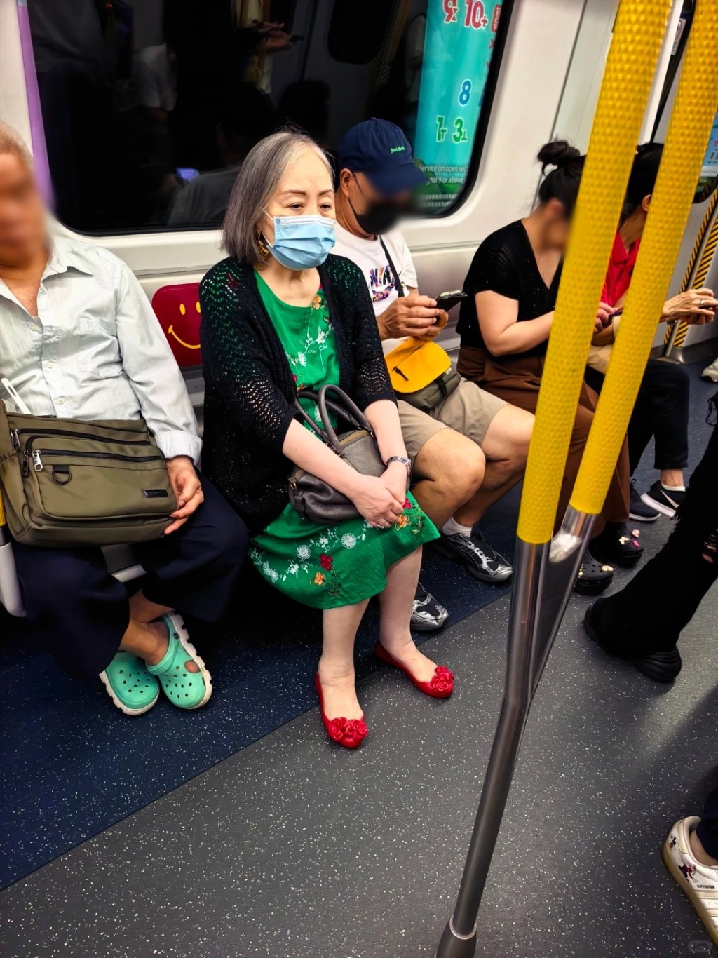 盧宛茵近日乘搭港鐵時被網民遇見。